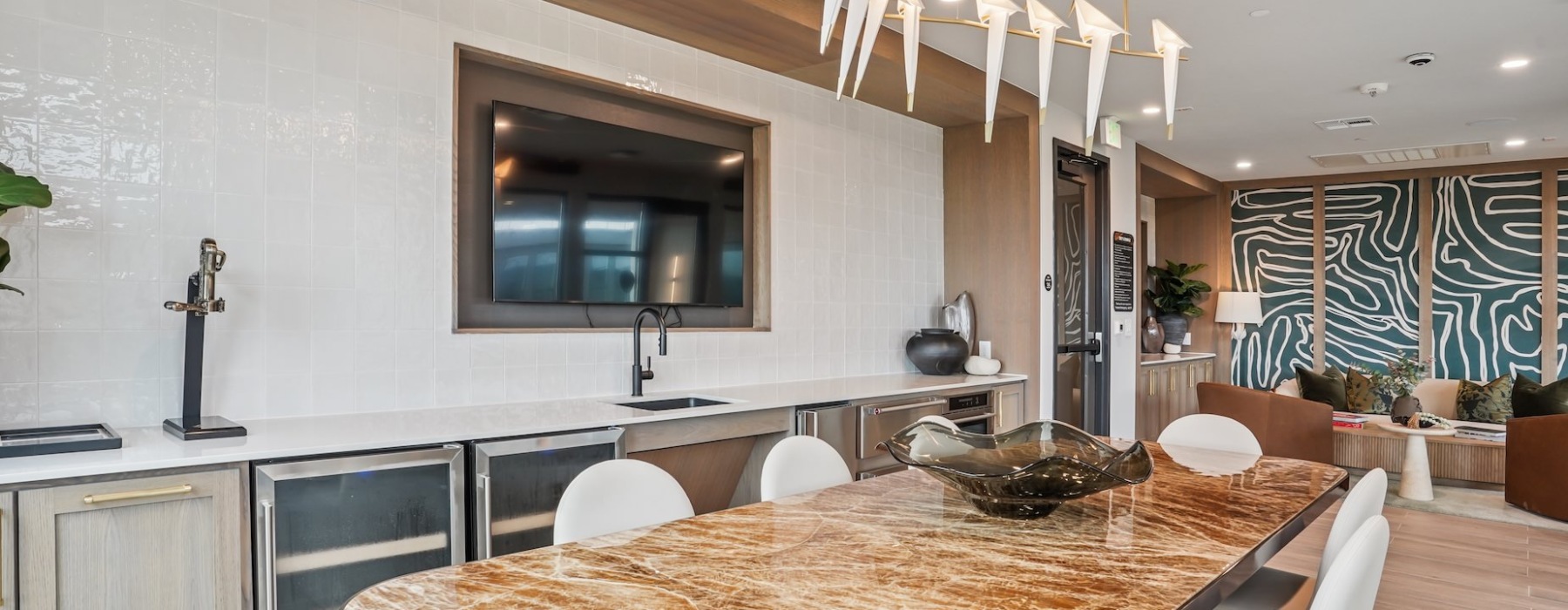 Entertainment kitchen available for residents to use in Copper Bishop Arts's sky lounge